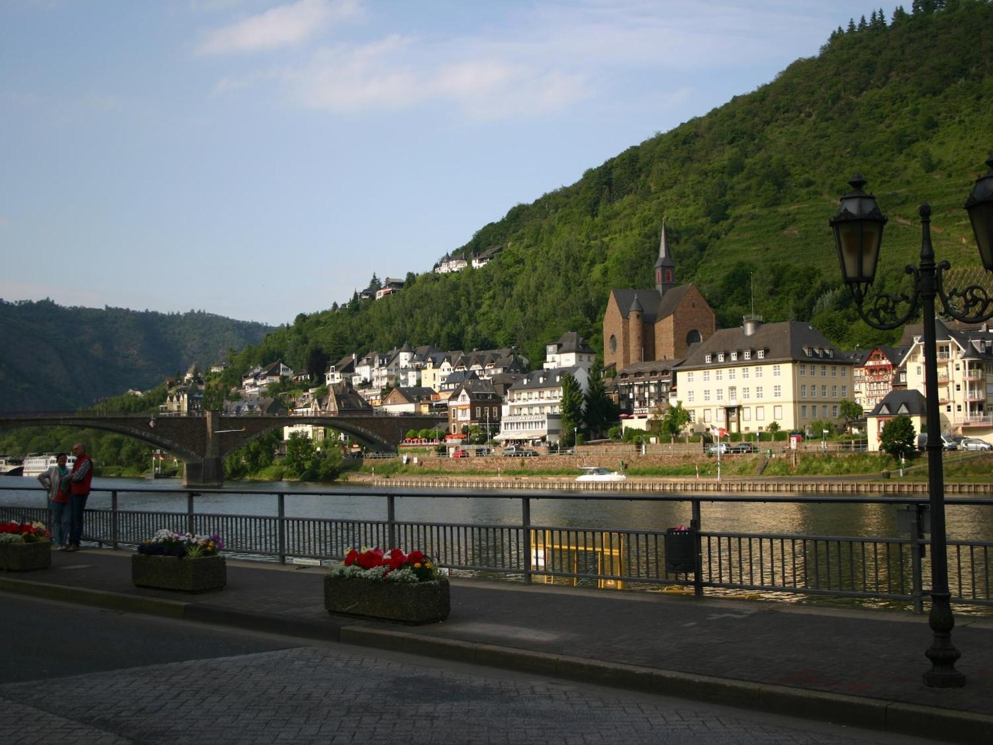 A Modern Holiday Home By The River Mosel Moselkern Bagian luar foto